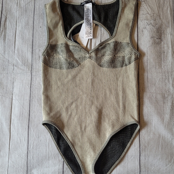 •SOLD• Zara Ribbed Stretch Contour Body Suit •Med/Large• New with tag - Picture 1 of 6